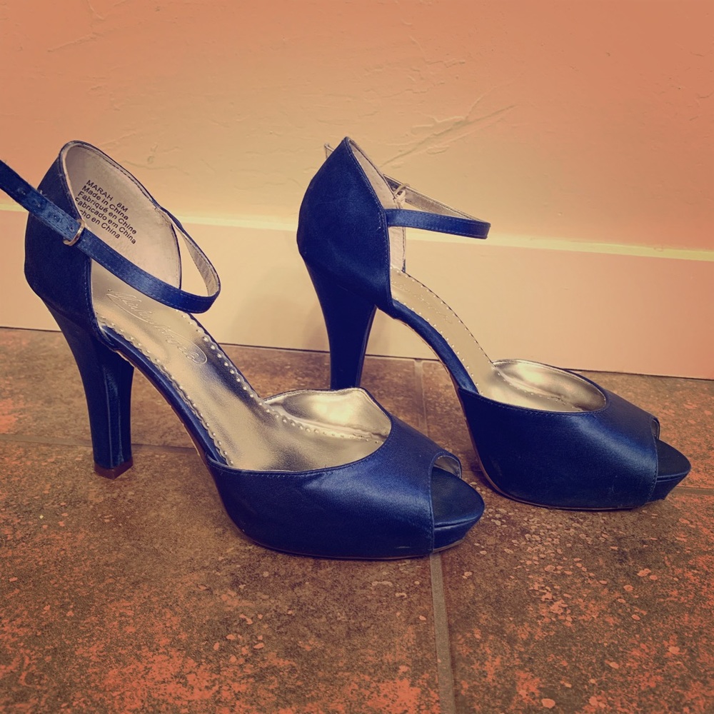 Peep toe heel